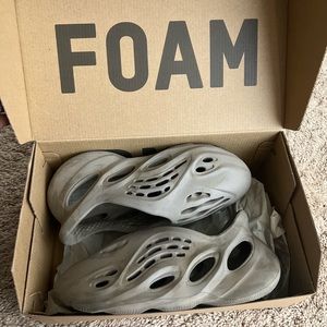 Yeezy Foam Runners Sage Mist.